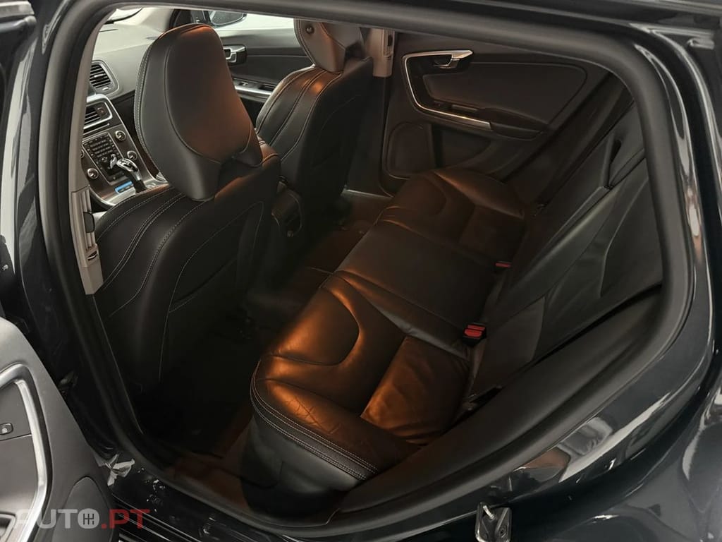 Volvo V60 D6 Plug-In-Hybrid AWD Geartronic Summum