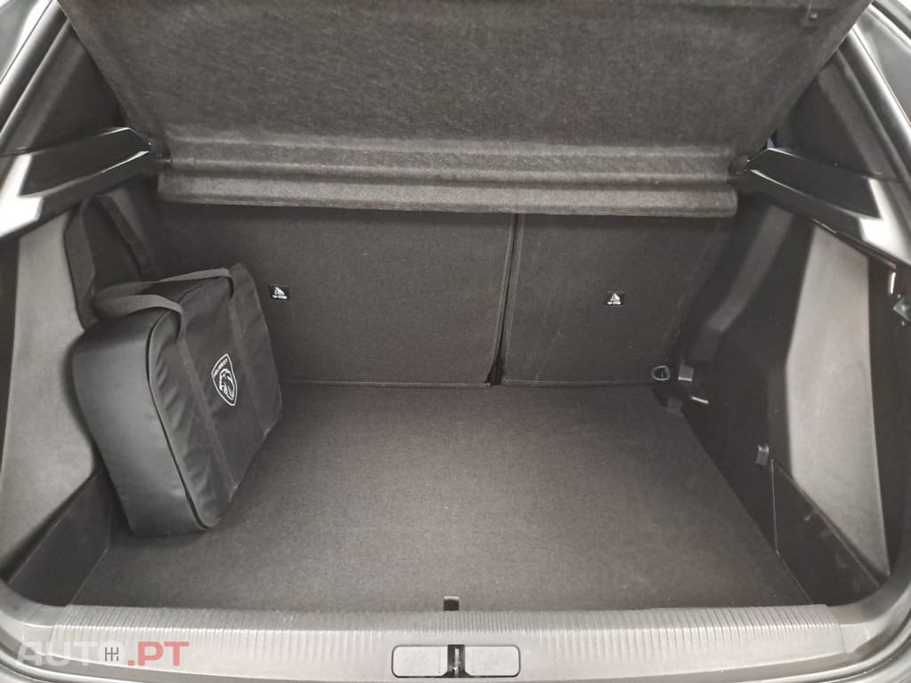 Peugeot E-2008 Active