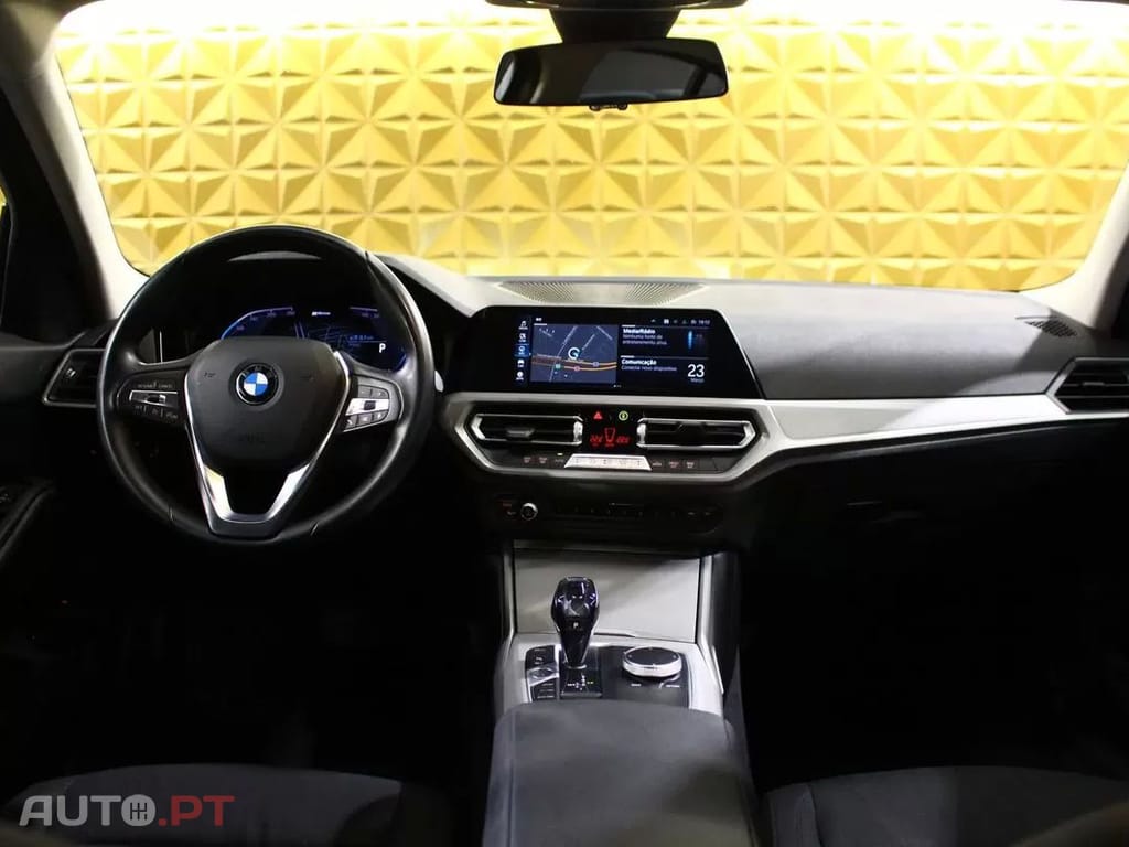 BMW 330 e Line Luxury Auto