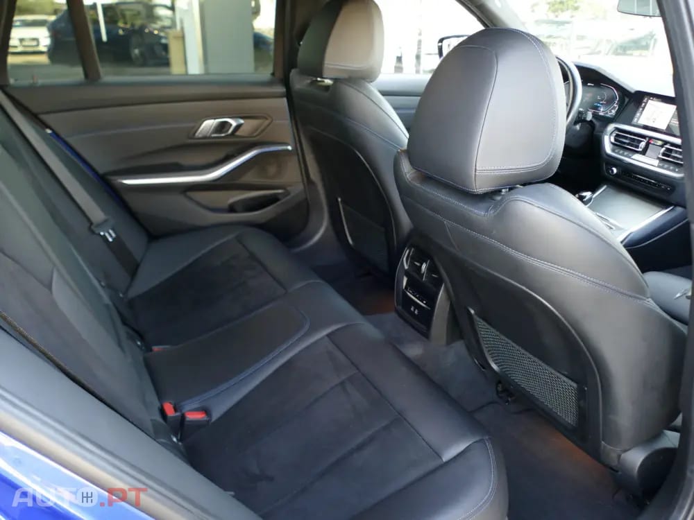 BMW 330 e Pack Desportivo M Auto