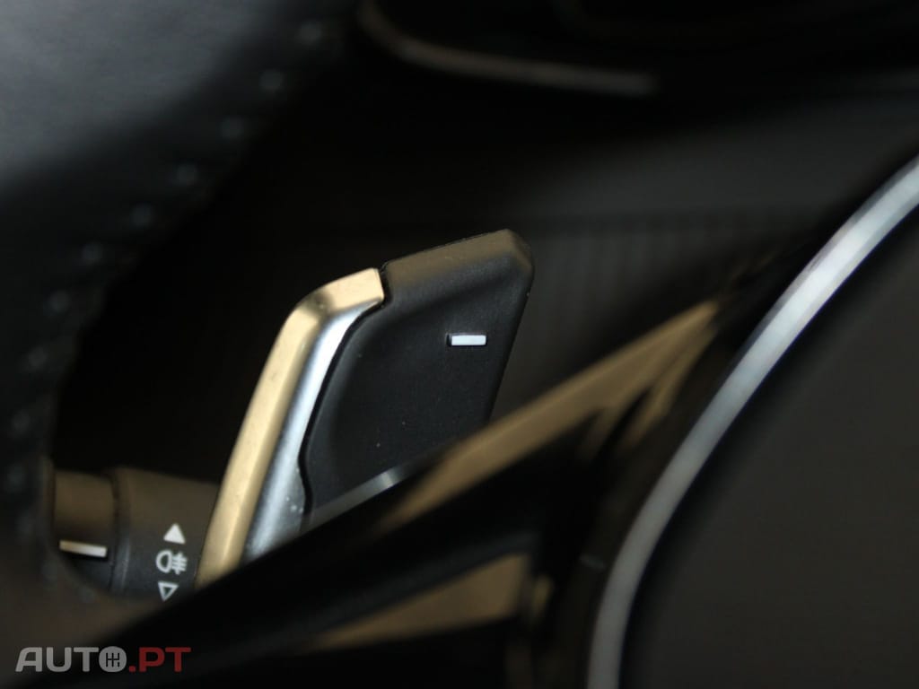 Peugeot 2008  1.5 BHDI ACTIVE I.V.A DEDUTIVEL 