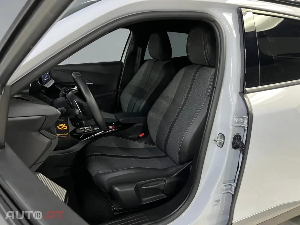 Peugeot 2008 1.2 Hybrid Allure e-DCS6