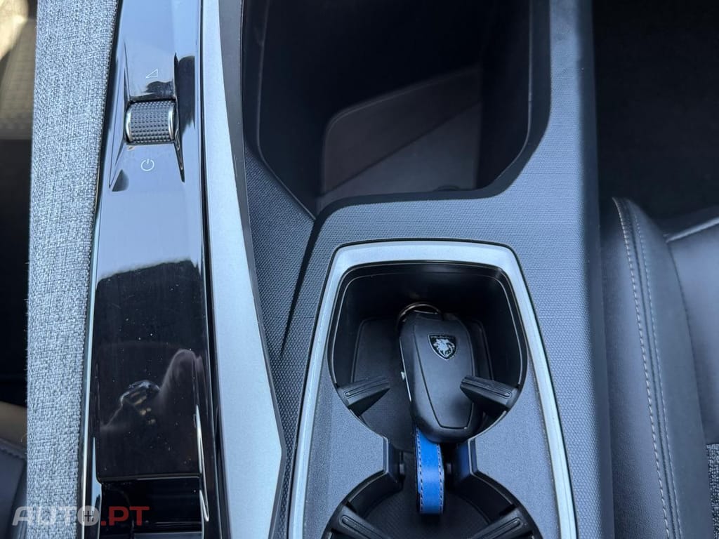 Peugeot 3008 1.2 Hybrid Allure e-DCS6