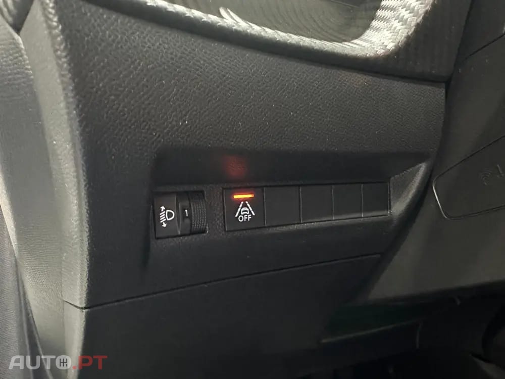 Peugeot E-208 50 kWh Style