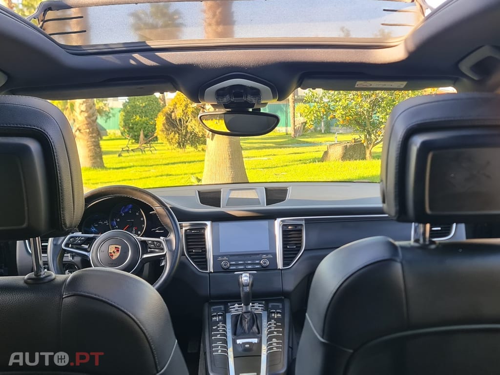 Porsche Macan Outro