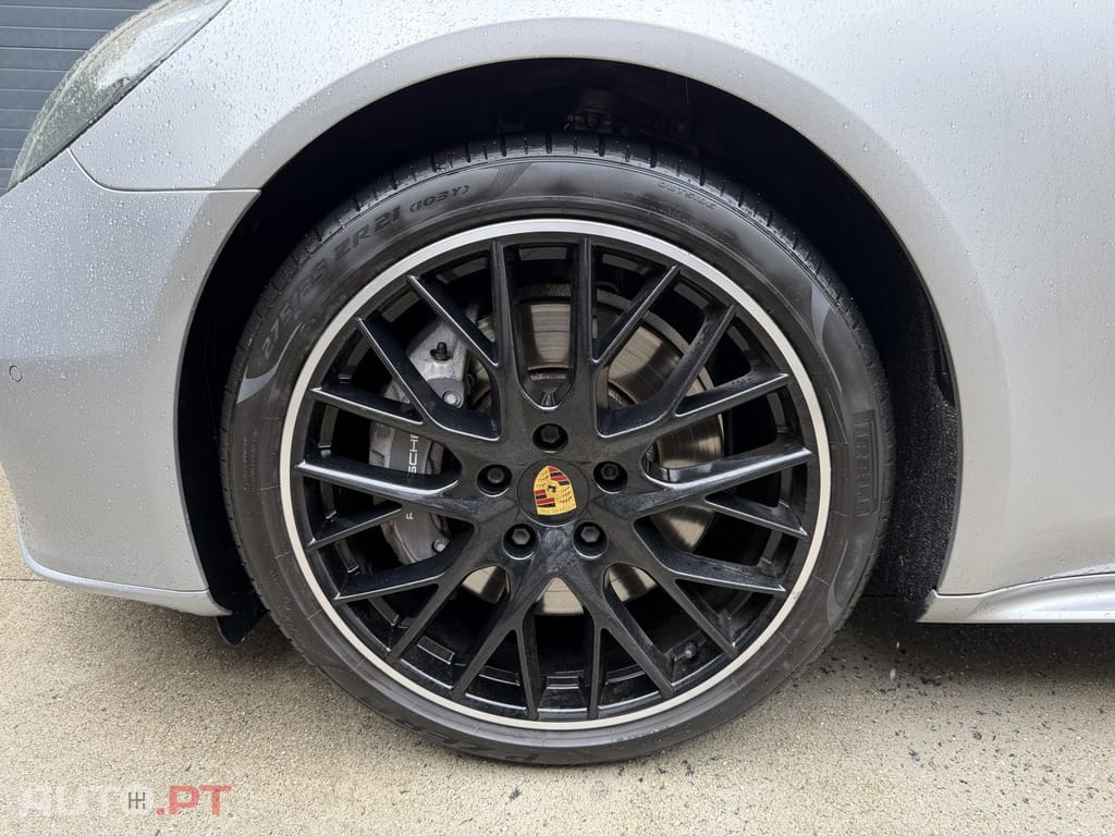 Porsche Panamera 4 E-Hybrid Platinum Edition
