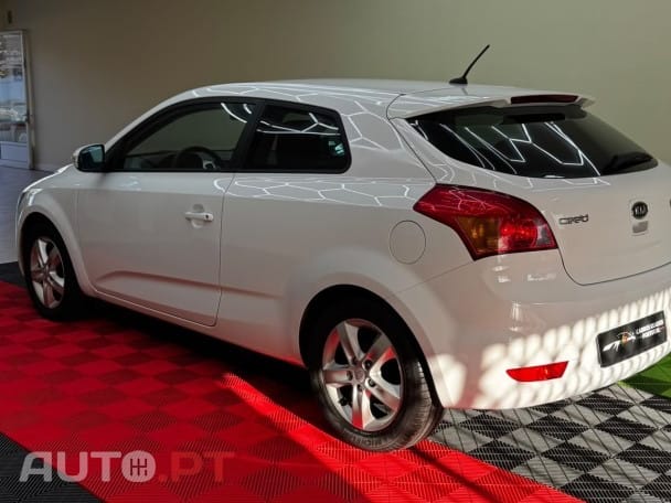 Kia Ceed S Coupé 1.4 CVVT EX ISG — fotografia 7