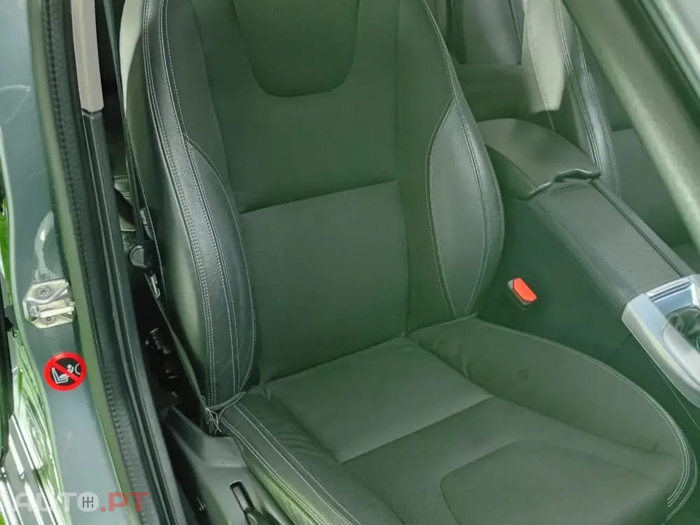 Volvo V60 2.0 D2 R-Design Momentum