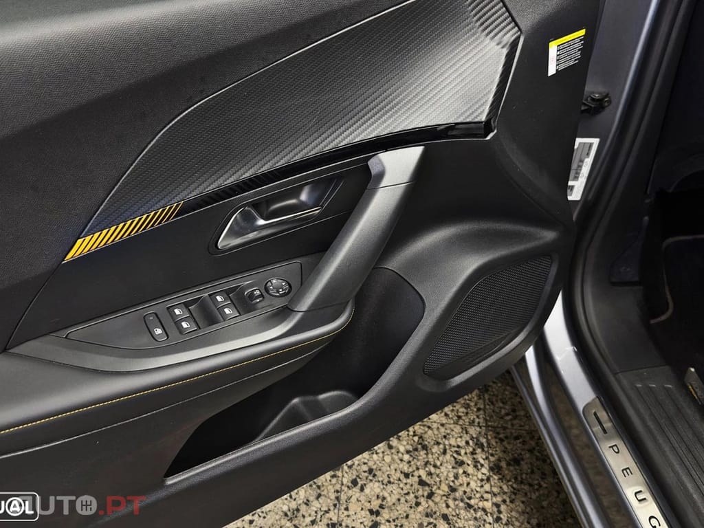 Peugeot E-2008 50 kWh Allure Pack