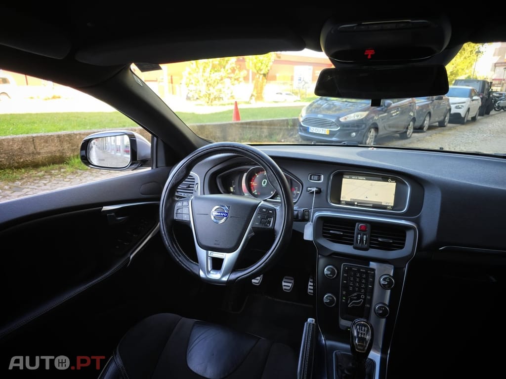 Volvo V40 D2 R Design