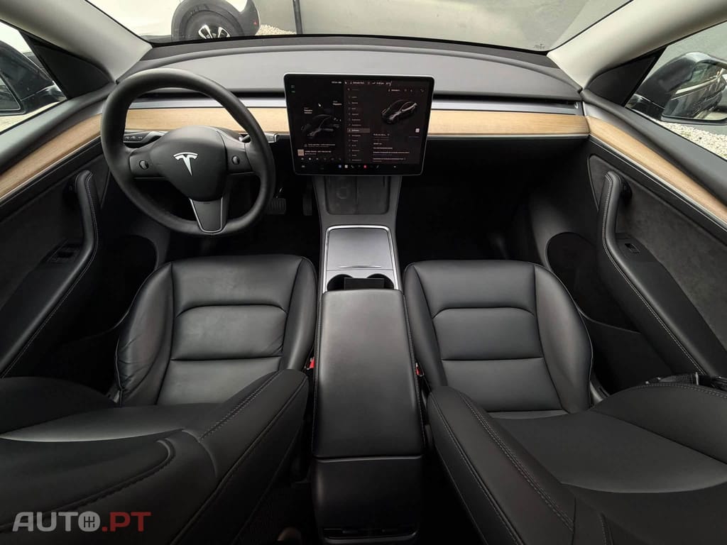 Tesla Model Y Long-Range RWD