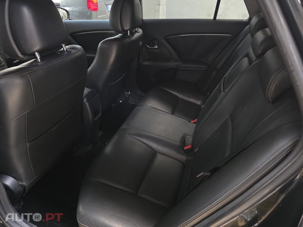 Toyota Avensis 2.0 D-4D Exclusive +Pele+GPS