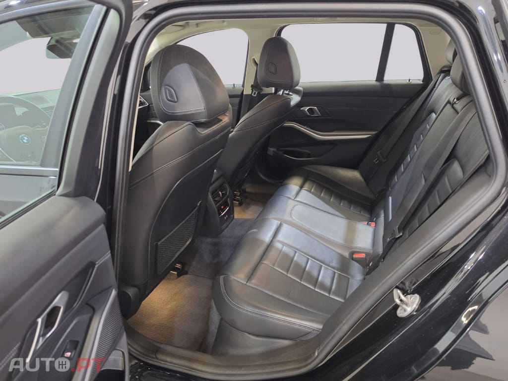 BMW 320 Plug-In Hybrid I.V.A DEDUTIVEL 