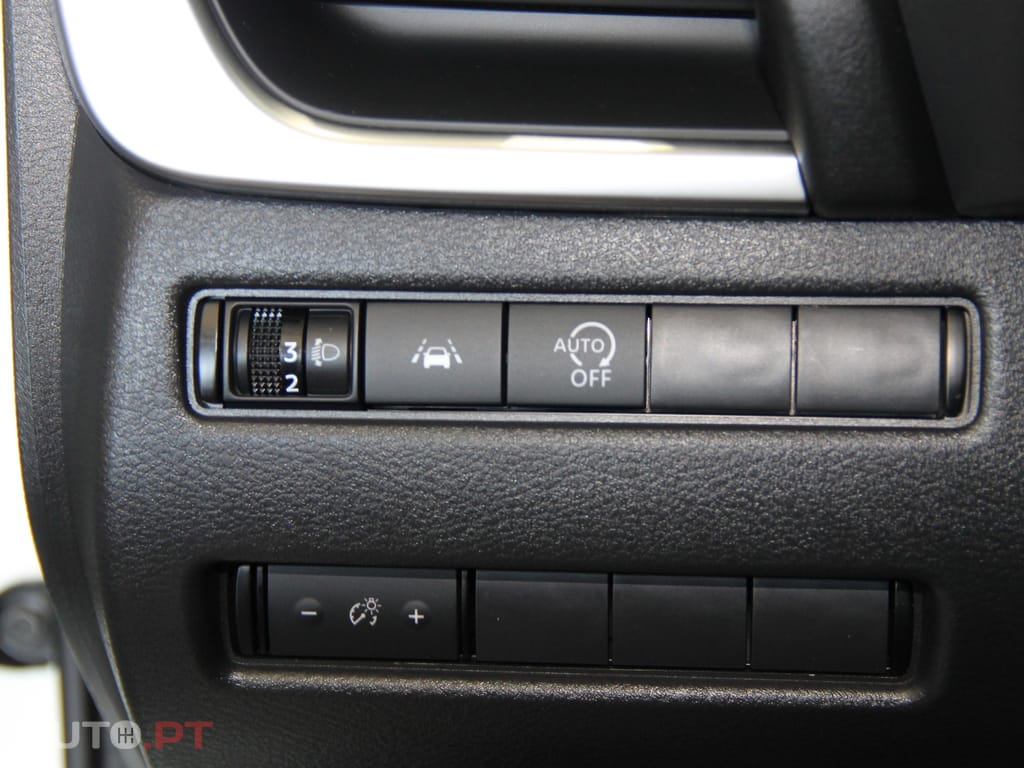 Nissan Qashqai 1.3 DIG-T Acenta — fotografia 18