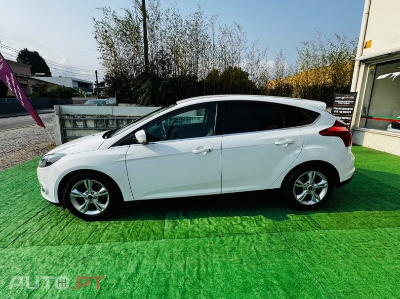 Ford Focus 1.0 EcoBoost S&S Champions Edition — fotografia 8