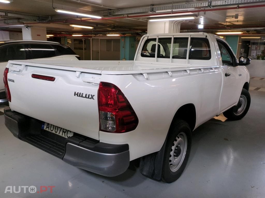Toyota Hilux 2.4 D-4D 2WD CE CM