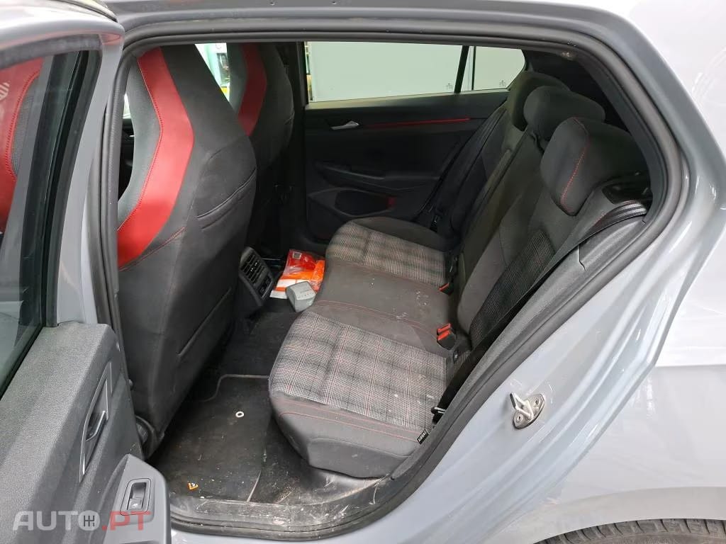 Volkswagen Golf 2.0 TSI GTI Matrix