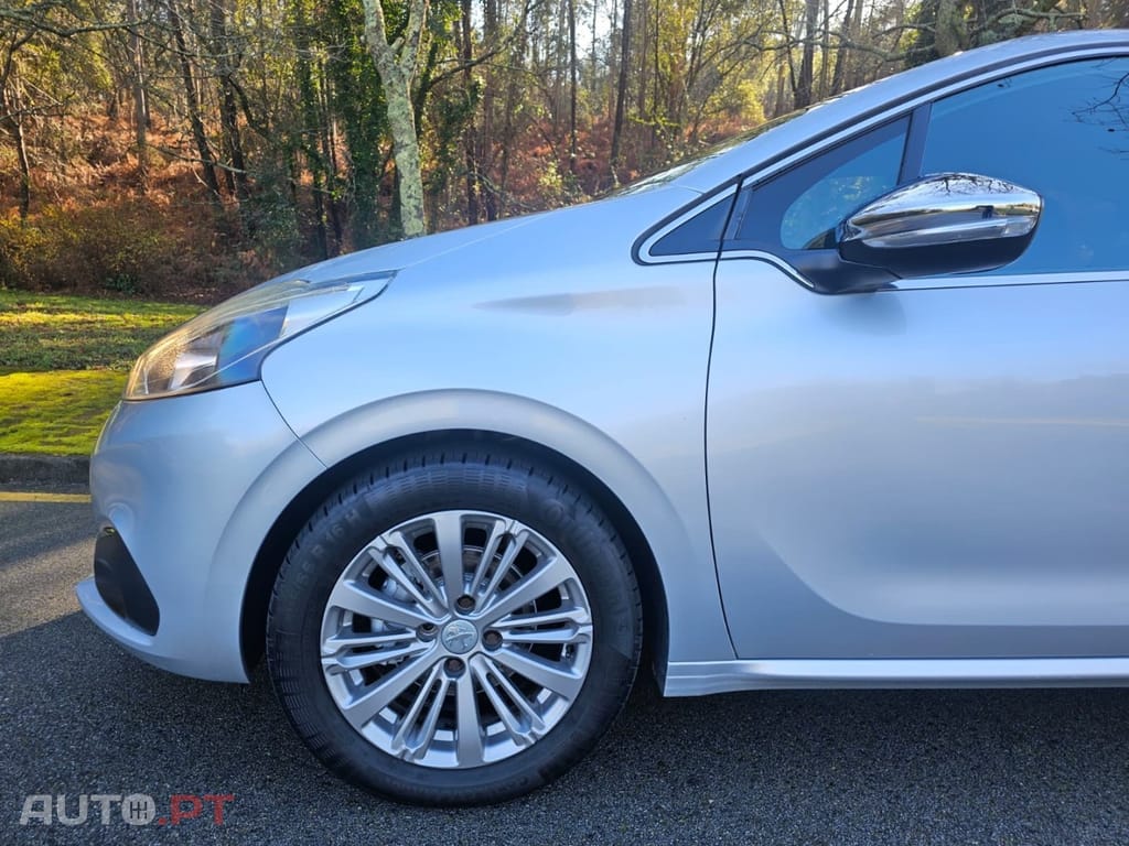 Peugeot 208 Blue-HDi 100 Stop&Start Allure
