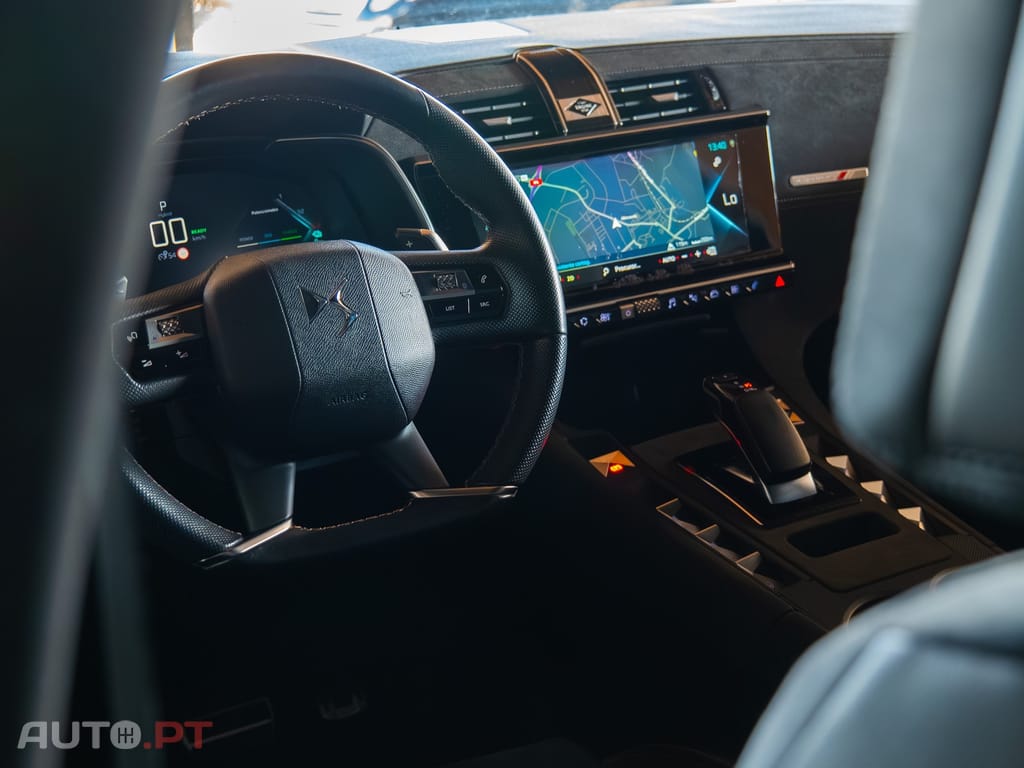 DS DS7 Crossback E-Tense Performance Line EAT8