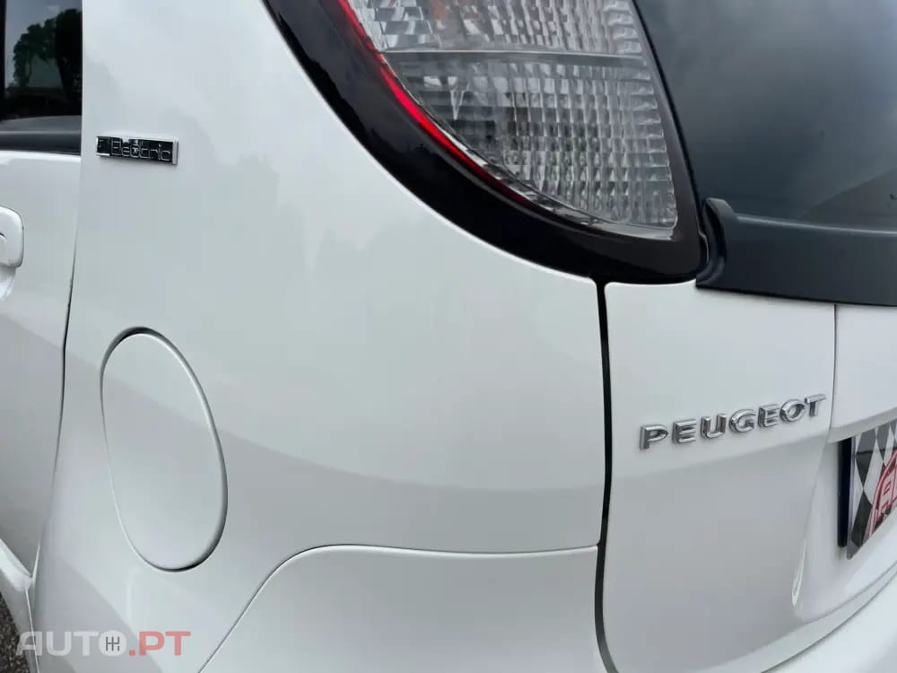 Peugeot iOn Active