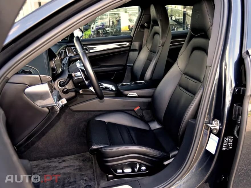 Porsche Panamera 4 E-Hybrid