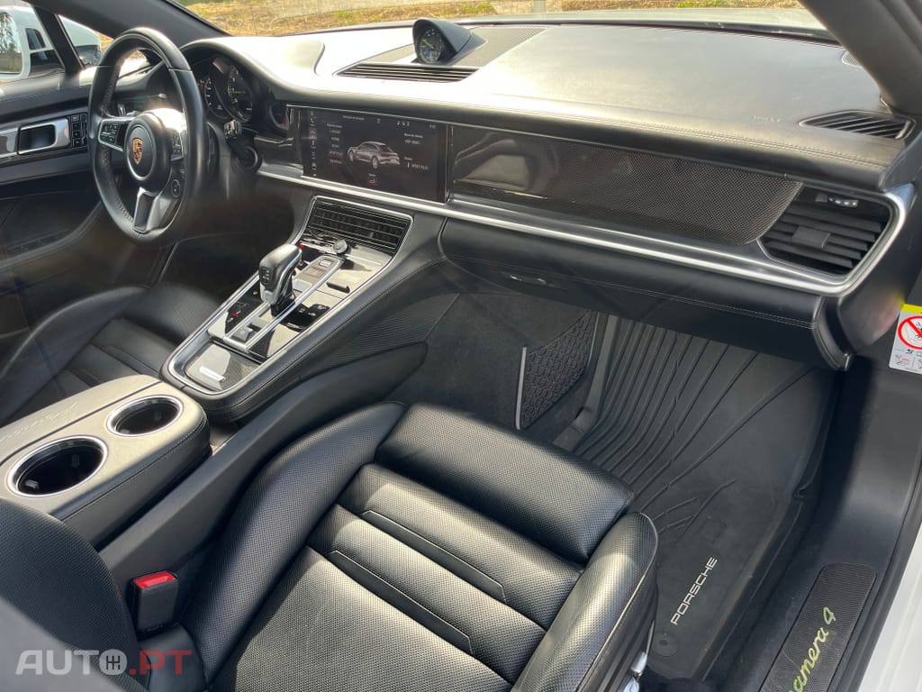 Porsche Panamera 4 E-Hybrid
