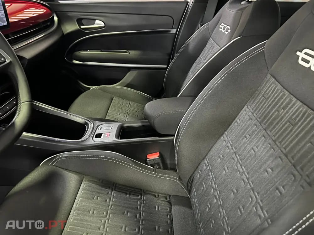 Fiat 600e 54 kWh (RED)