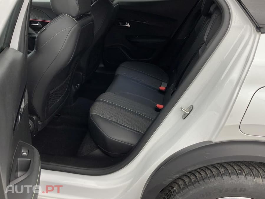 Peugeot 2008 1.2 PureTech GT EAT8