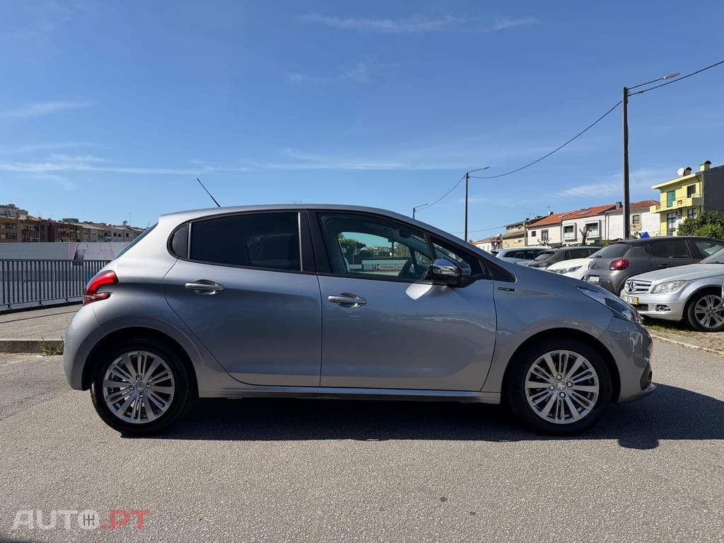 Peugeot 208 1.2 PureTech Signature