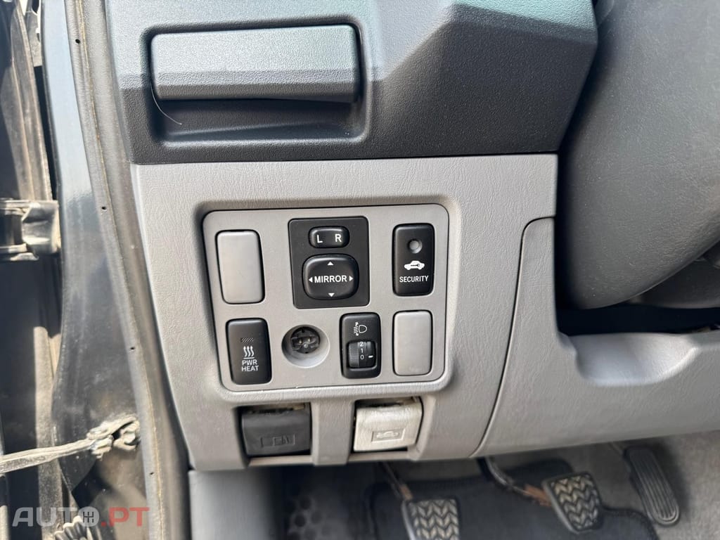 Toyota Hilux 2.5 D-4D CD Tracker