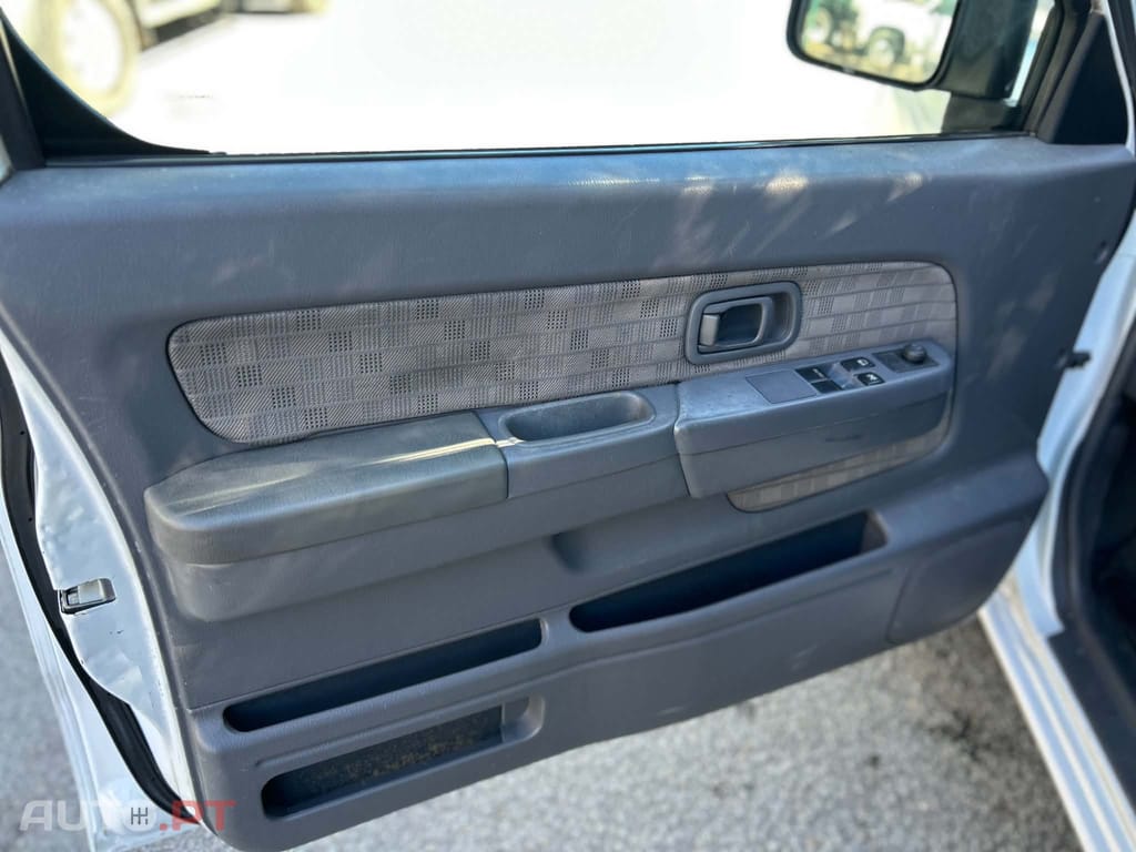 Nissan Pick Up D22  2.5DI 3Lugares
