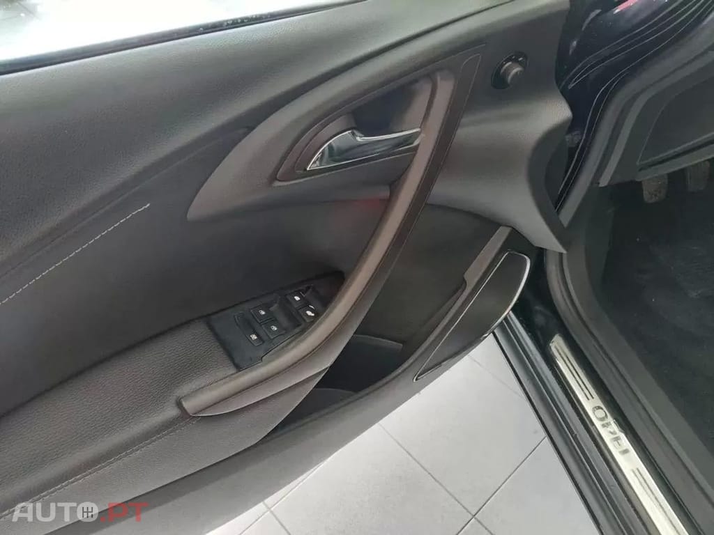 Opel Astra 1.7 CDTi Edition — fotografia 9