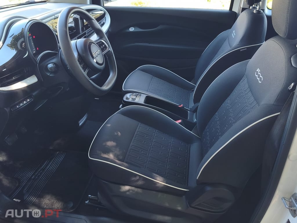 Fiat 500e Action