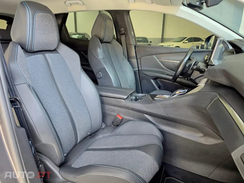 Peugeot 3008 1.6 Hybrid Allure e-EAT8