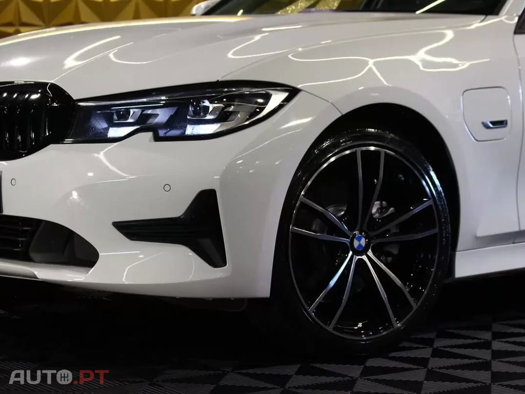 BMW 330 e Line Sport Auto