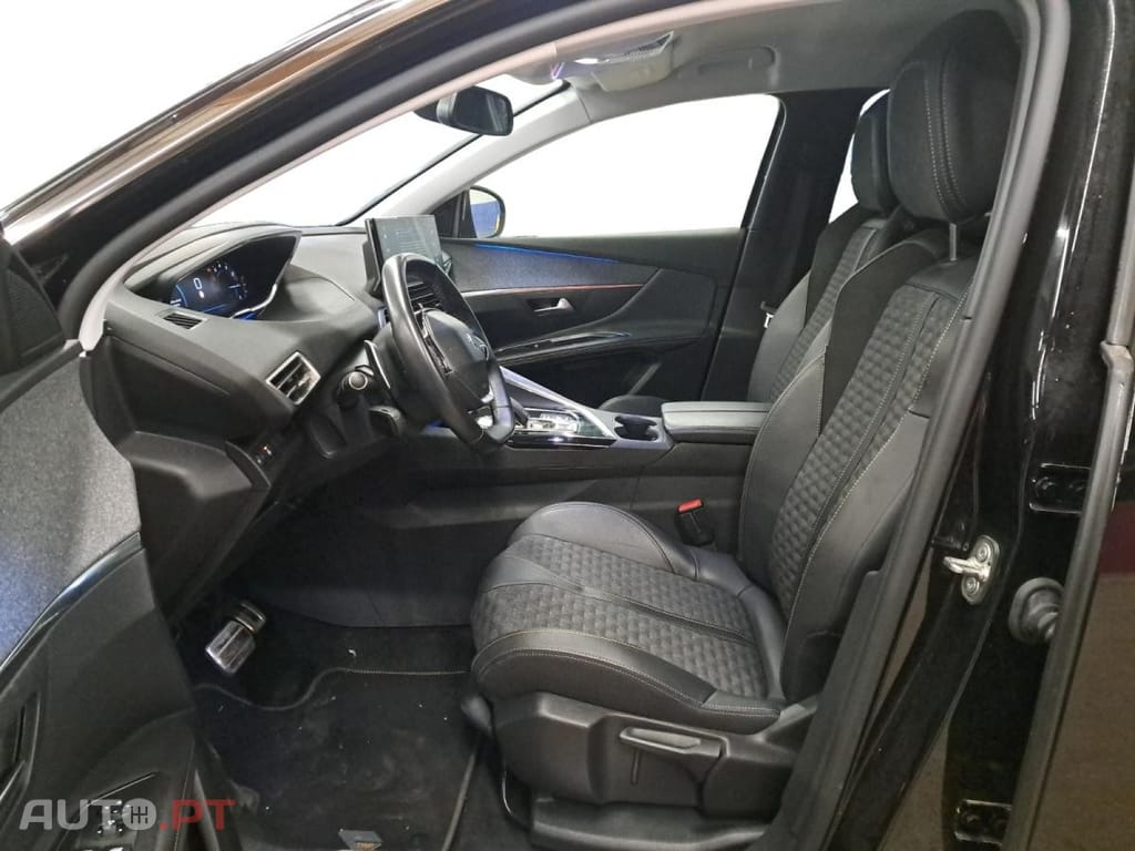 Peugeot 3008 1.2 PureTech Roadtrip EAT8