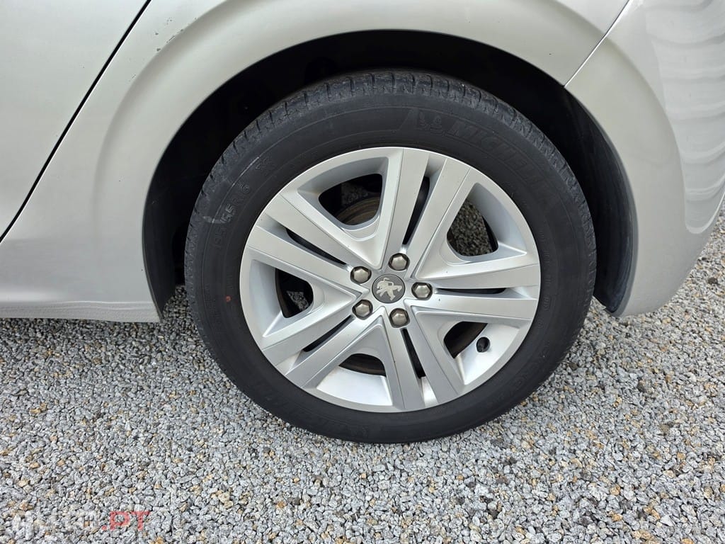 Peugeot 208 82 VTI Style
