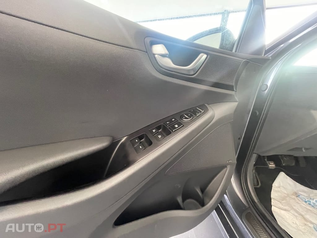 Hyundai Ioniq 1.6 GDI HEV Hybrid Tech