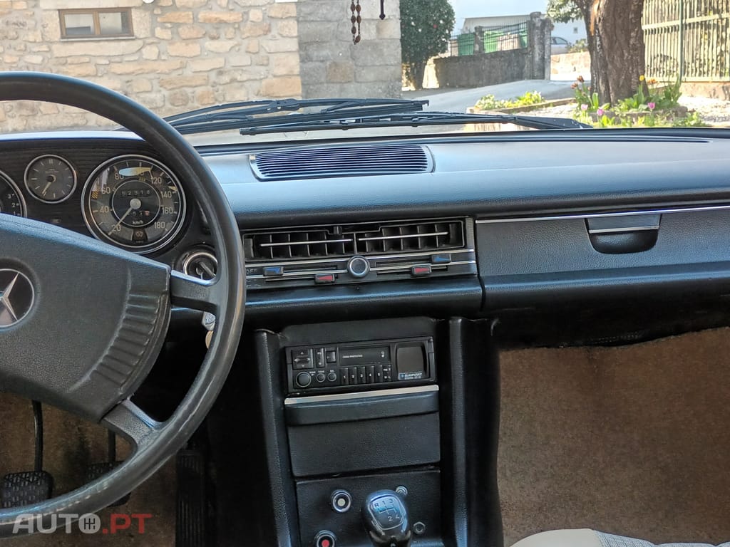 Mercedes-Benz 240 D