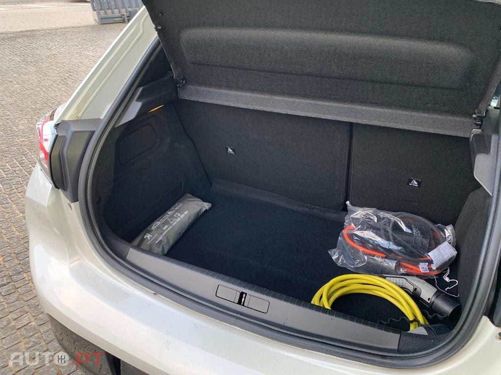 Peugeot E-208 50 kWh Allure Pack