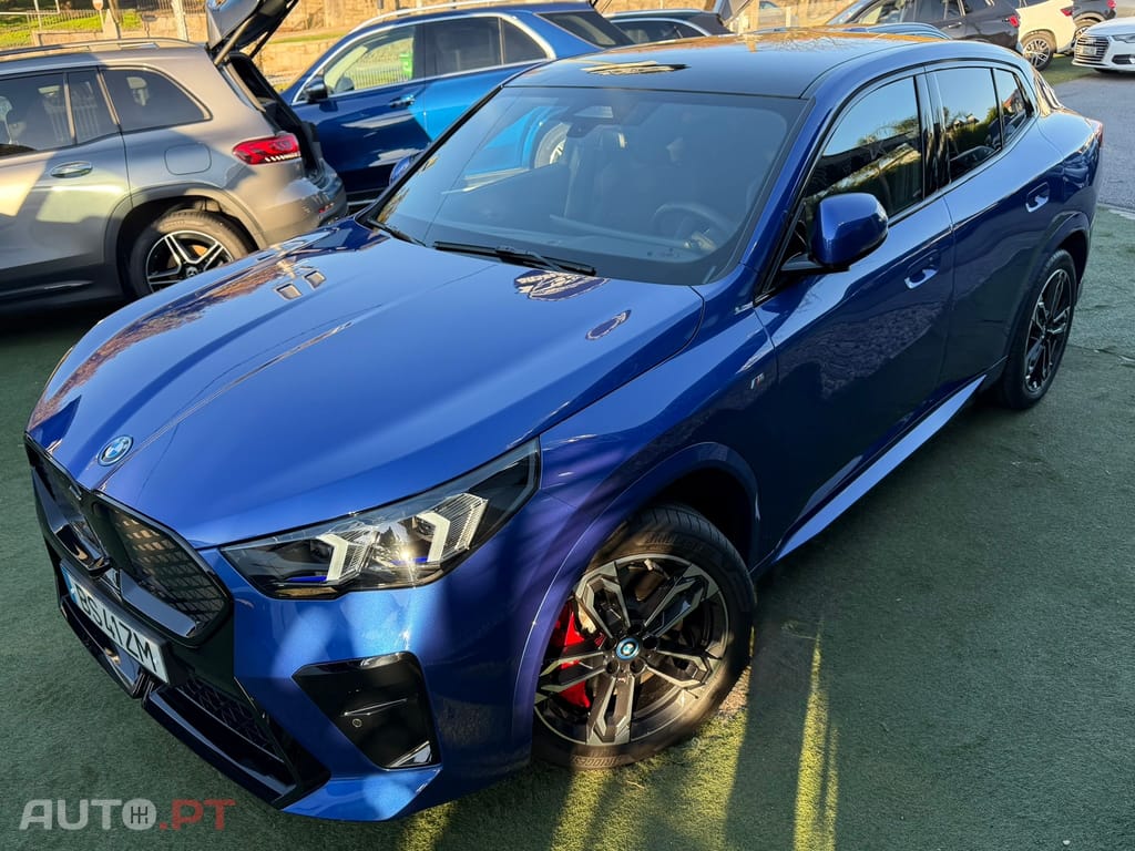 BMW iX2 eDrive20 Pack Desportivo M Pro