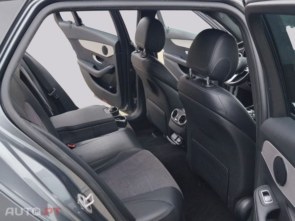 Mercedes-Benz C 300 T de AVANTGARDE I.V.A DEDUTIVEL
