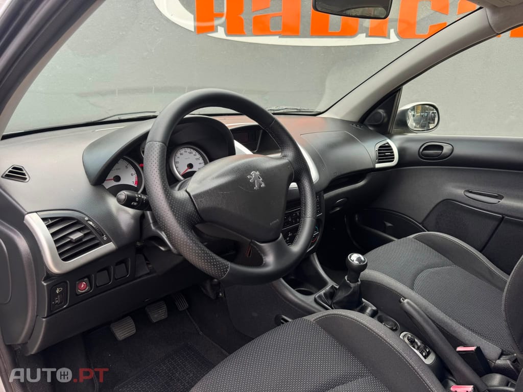 Peugeot 206 1.1 Trendy — fotografia 8