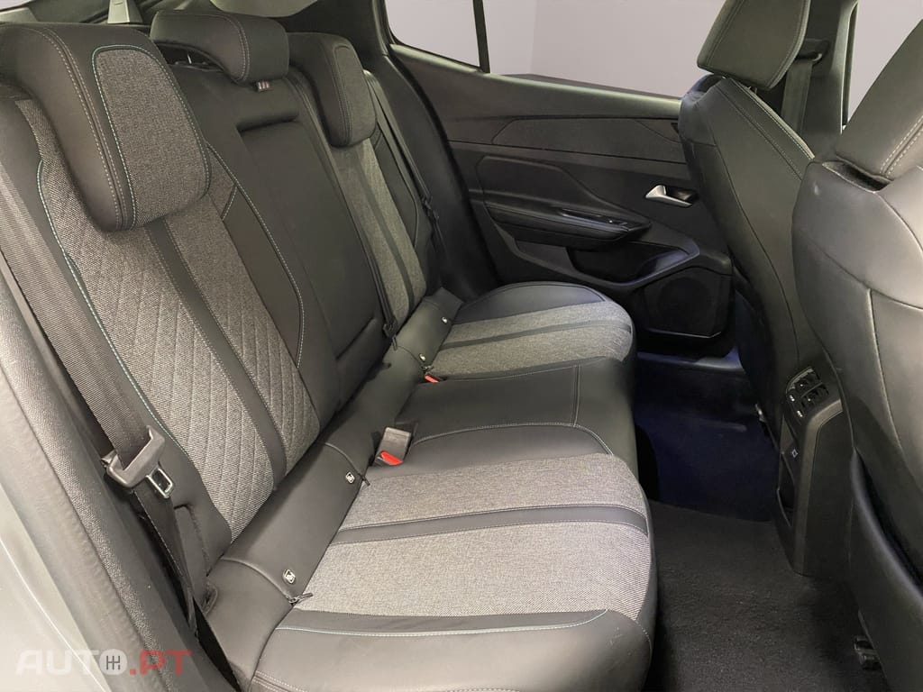 Peugeot 408 1.2 PureTech Allure EAT8