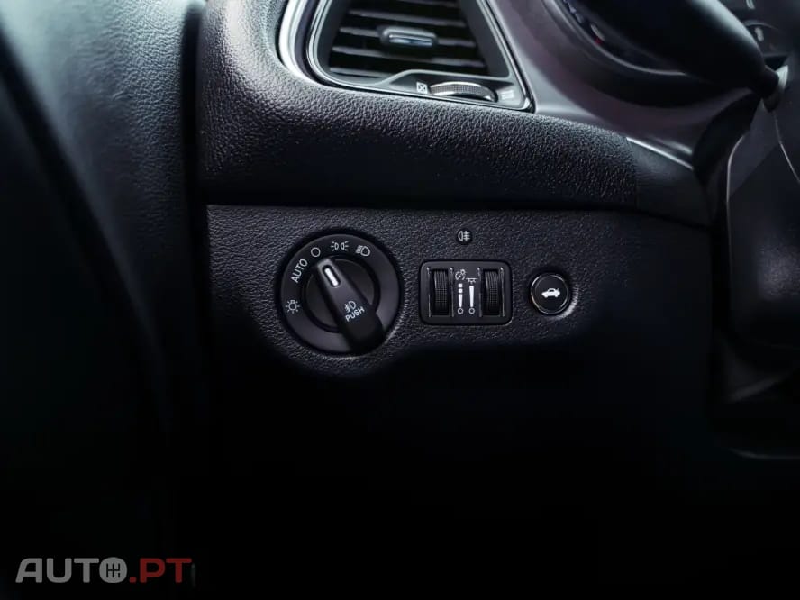 Dodge Challenger Auto SXT Plus