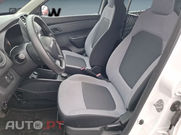Dacia Spring Essential Electric 33kw/ 45 cv