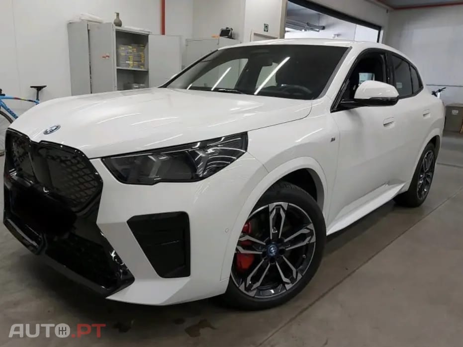 BMW iX2 xDrive30 Pack Desportivo M Pro