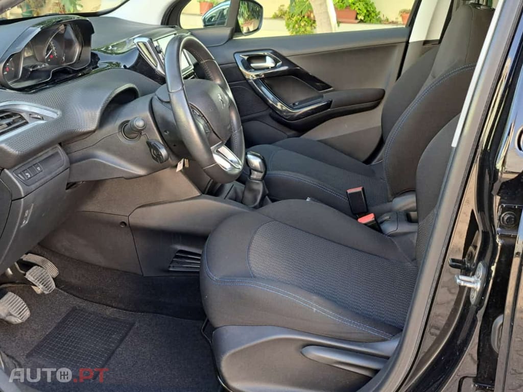 Peugeot 208 1.2 PureTech Signature
