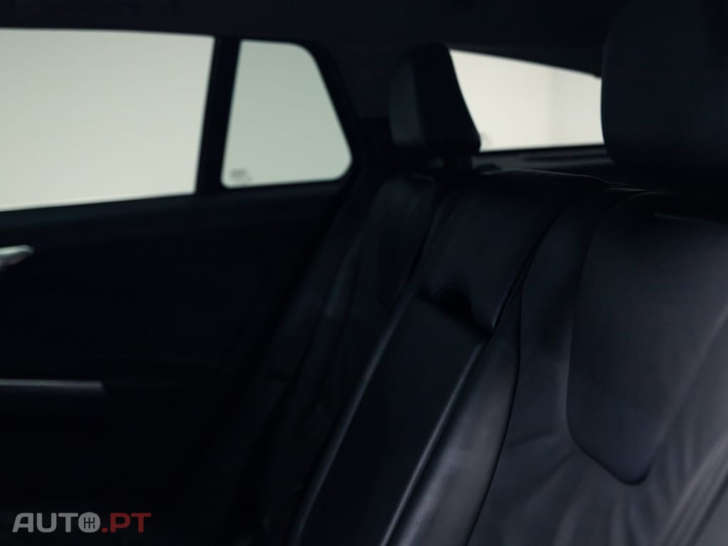 Volvo V60 2.4 D6 Momentum AWD Phev