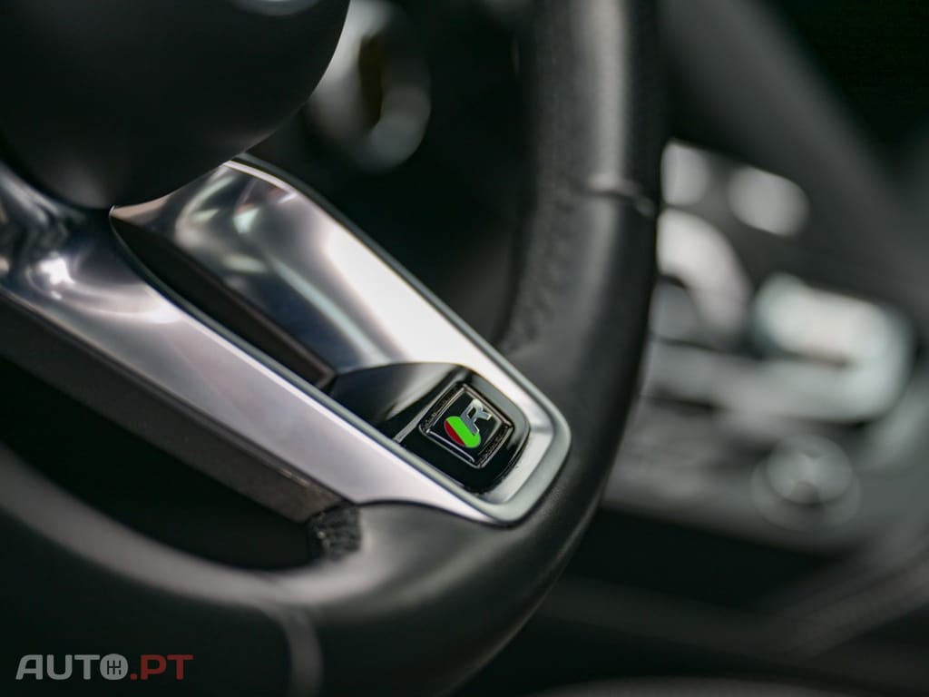 Jaguar E-Pace 1.5 P300e R-Dynamic SE AWD Aut.